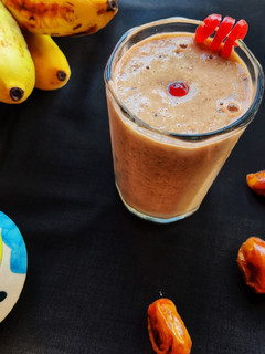 A picture of Oats banana dates smoothie.