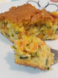 Una foto de Pastel de calabacín y zanahoria