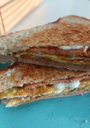 চিকেন সালামি স্যান্ডউইচ (chicken salami sandwich recipe in Bengali) রেসিপির প্রধান ছবি