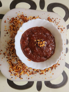A picture of Hot garlic sauce.