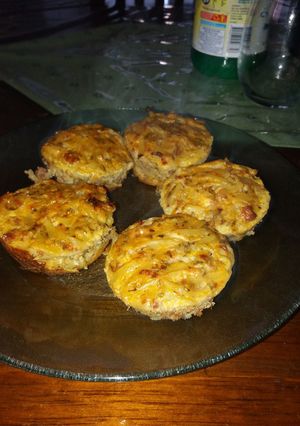 Una foto de Fideos con salsa reciclados en muffins!