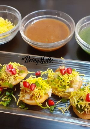 A picture of Pakwan Sev Puri.