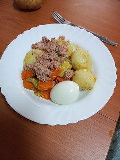 Una foto de Menestra de calabacín, zanahoria y papas al aceite de pimentón
