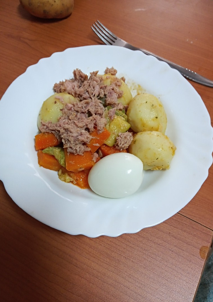 Una foto de Menestra de calabacín, zanahoria y papas al aceite de pimentón
