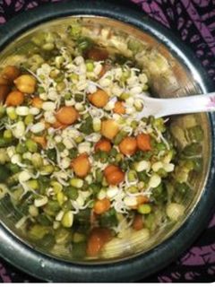 स्प्राउट चाट (sprout chaat recipe in Hindi) रेसिपी मुख्य फोटो