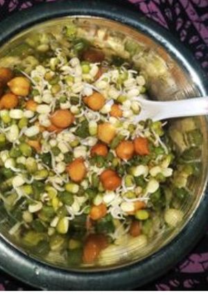 स्प्राउट चाट (sprout chaat recipe in Hindi) रेसिपी मुख्य फोटो