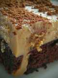 Brownie-flan con centro de galletas bañadas en vino tinto!