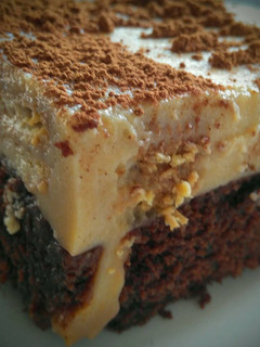 Una foto de Brownie-flan con centro de galletas bañadas en vino tinto!