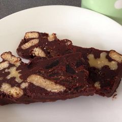 A picture of Tiffin (refrigerator cake).