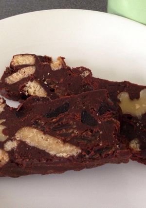 A picture of Tiffin (refrigerator cake).