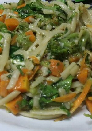 Foto de Macarrão com brocolis e cenoura