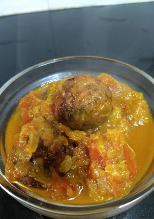 A picture of Bottle gourd (lauki) kofta in gravy.