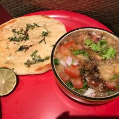 A picture of Roadside Chole Kulche.