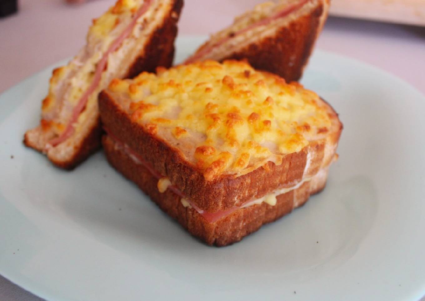 Sándwich con salsa bechamel 🍞