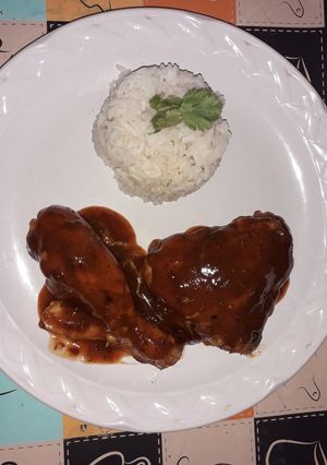 Una foto de Pollo al chipotle y catsup con arroz blanco (sin grasa)