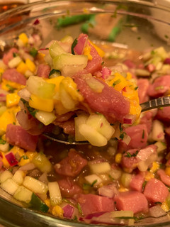 Una foto de Ceviche de atún con mango