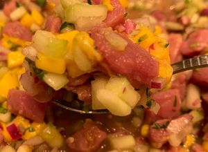 Una foto de Ceviche de atún con mango