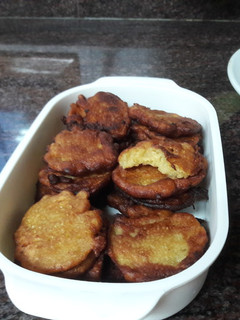 Una foto de Buñuelos de manzana y plátano veganos