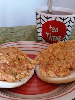 Una foto de Huevos con tomate