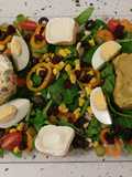 Ensalada de espinacas con guacamole y patatas aliñadas