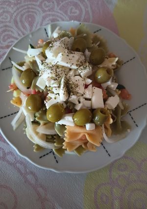 Una foto de Ensalada de Pasta Estilo Griega
