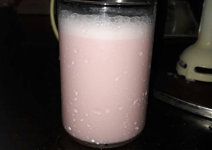 Roohafza strawberry shake