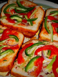 वेजिटेबल चीज़ सैंडविच (Vegetable cheese sandwich recipe in hindi) रेसिपी मुख्य फोटो