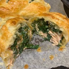 A picture of Individual salmon en croûtes.