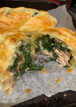 A picture of Individual salmon en croûtes.