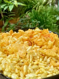 મમરા મકાઈ પૌવા અને શીંગ દાણા નો ચેવડો (Mamara Makai Pauva Shing Dana Chevdo Recipe In Gujarati) રેસીપી મુખ્ય ફોટો