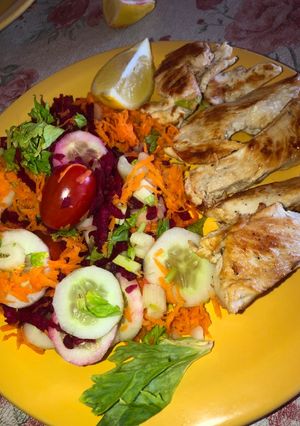 Una foto de Ensalada Especial !!con Tiritas de Pollo