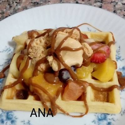 Waffles con ensalada de frutas y helado Receta de GRINGA- Cookpad