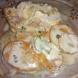 Arrollado de pollo con papas españolas y salsa de hongos