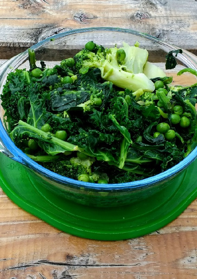 Una foto de Hervido de espinacas, brócoli, kale y guisantes