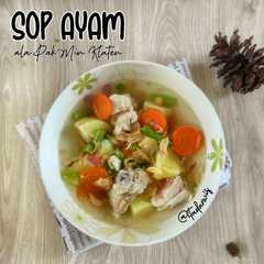 A picture of Sop Ayam ala Pak Min Klaten.