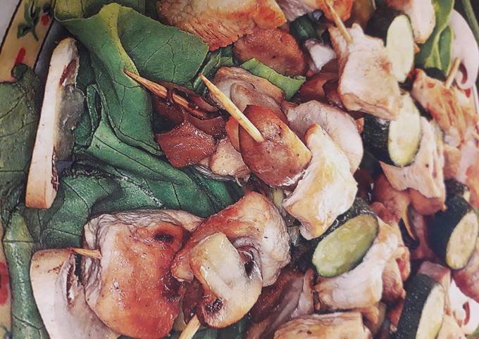 Spiedini di pollo e funghi