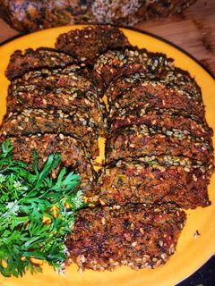 कुरकुरीत कोथिंबीर वडी (kothimbir vadi recipe in marathi) रेसिपी चे मुख्य फोटो