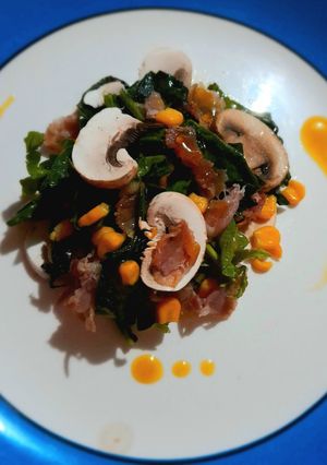 Una foto de Ensalada de espinacas con tocino