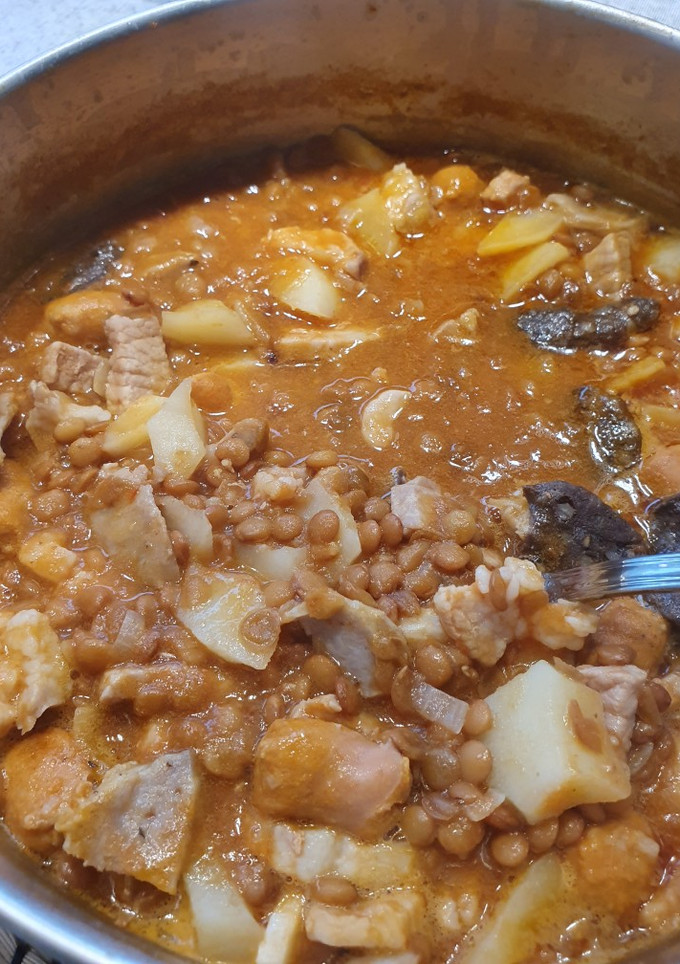 Una foto de Lentejas estofadas (con mucha chicha)