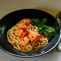 A picture of Spicy Garlic Shrimp Linguine.