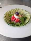Ensalada al natural con huevos y aceituna