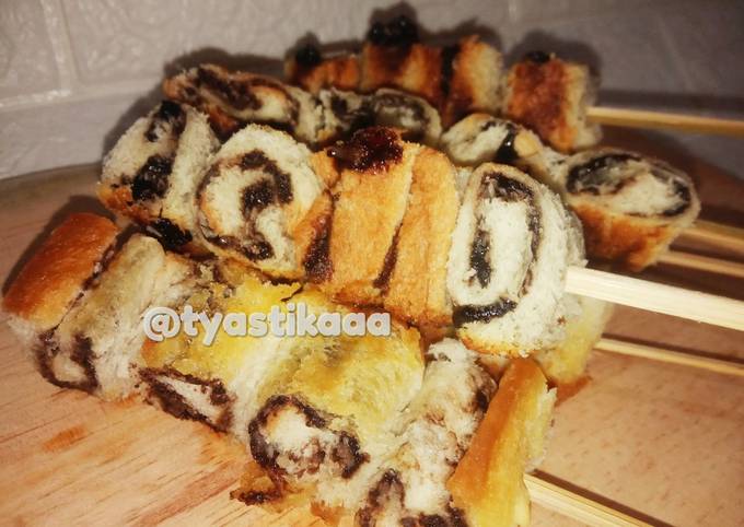 Easiest Way to Prepare Delicious Chocolate cheese bread roll