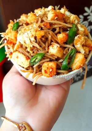 পনির এগ হাক্কা নুডুলস (paneer egg hakka noodles recipe in Bengali) রেসিপির প্রধান ছবি