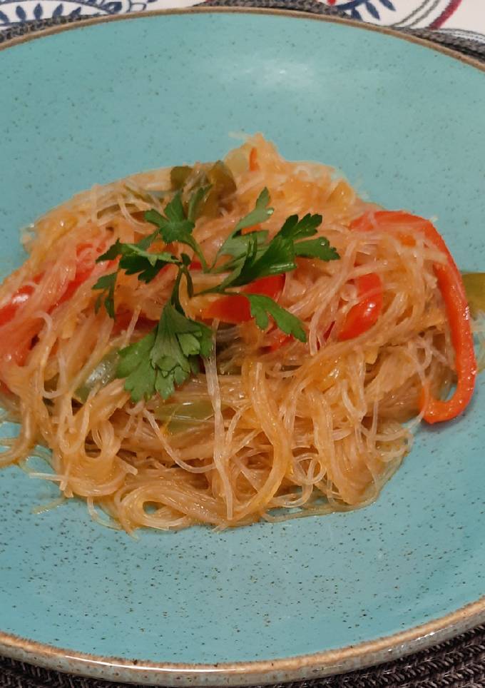 Китайська локшина з овочами