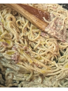 Una foto de Espaguetis carbo-especiales 👩🏻🍳