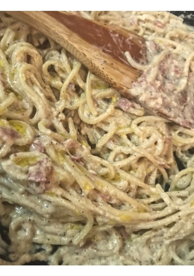 Una foto de Espaguetis carbo-especiales 👩🏻‍🍳