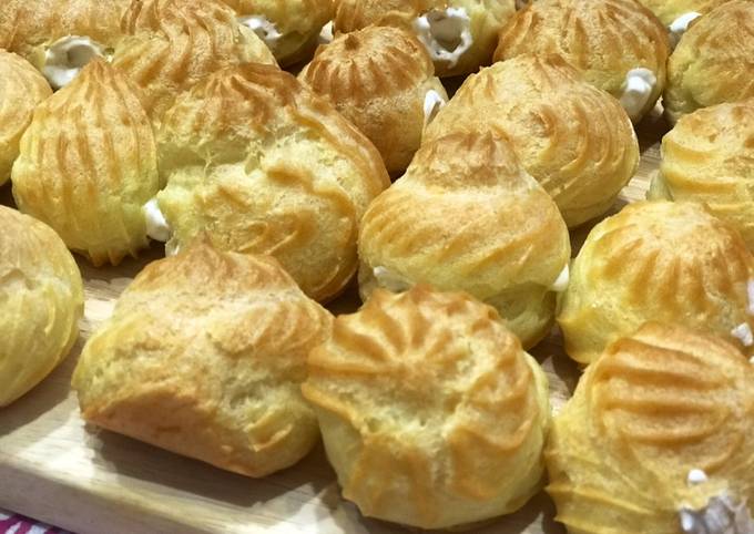 Профитроли с белковым кремом