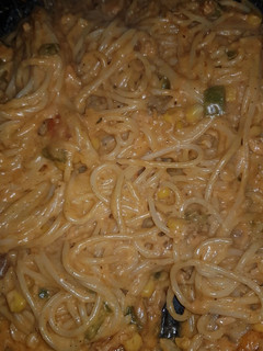 Una foto de Pasta con atún y salsa blanca