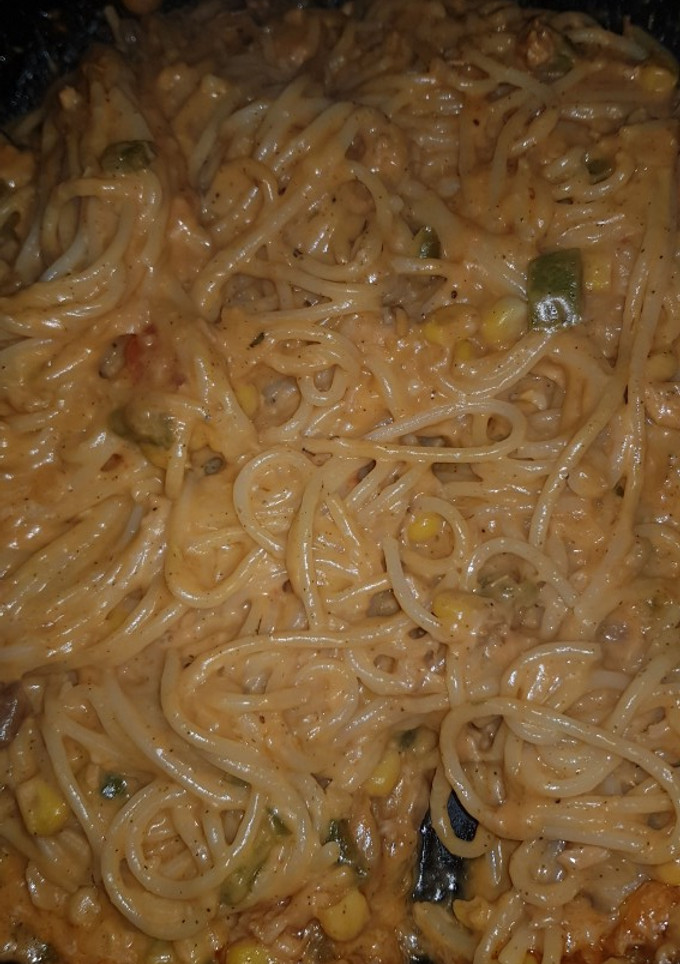 Una foto de Pasta con atún y salsa blanca