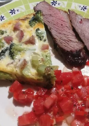 Una foto de Frittata de brócoli + chorizo (asado)